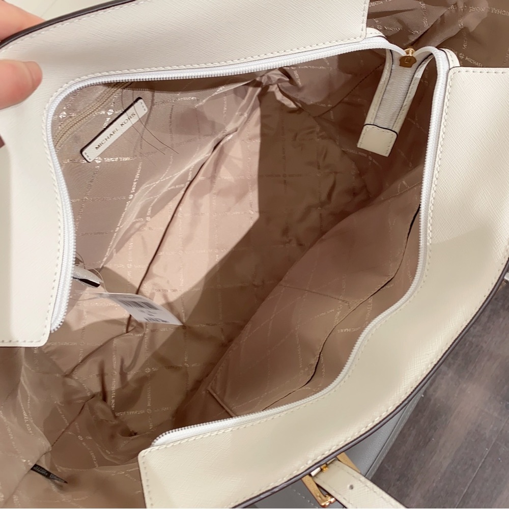 Michael Kors Gilly Jet Set Travel Large Drawstring Top Zip Tote - Picture 3 of 7